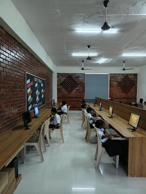 Lunaris computer lab, photo 6