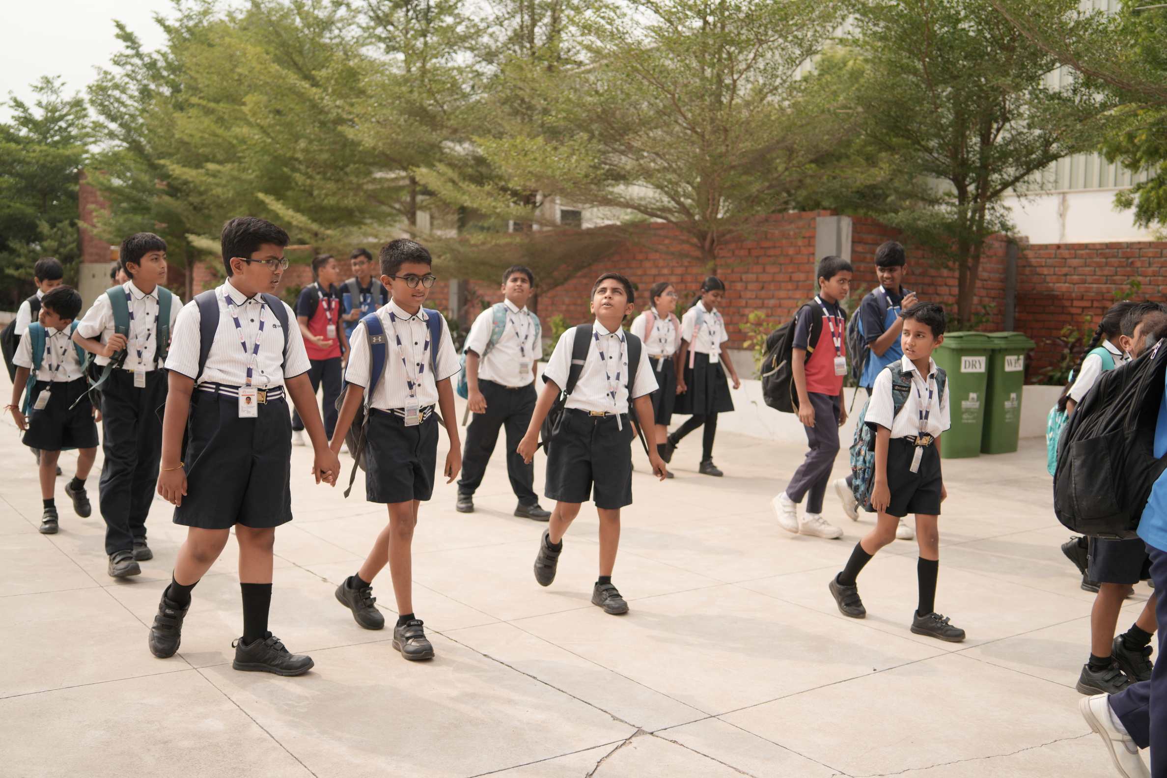 Children arriving at Lunaris, photo 11